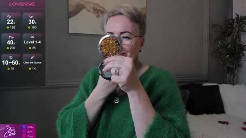 Snapshot of nika_smit chatting on 02/15/25, 08:44 Nika online show from 02/15/25, 08:44