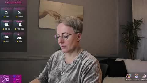 Snapshot of nika_smit chatting on 02/16/25, 05:37 Nika online show from 02/16/25, 05:37