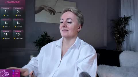 Snapshot of nika_smit chatting on 02/22/25, 11:24 Nika online show from 02/22/25, 11:24