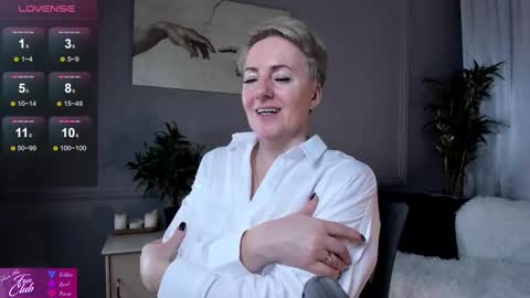 Snapshot of nika_smit chatting on 02/22/25, 02:30 Nika online show from 02/22/25, 02:30