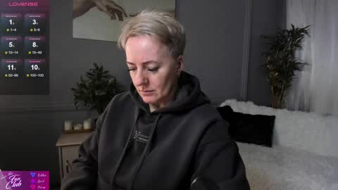 Snapshot of nika_smit chatting on 03/03/25, 08:16 Nika online show from 03/03/25, 08:16