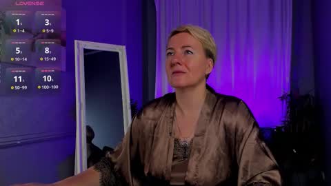 Snapshot of nika_smit chatting on 10/24/25, 05:04 Nika online show from 10/24/25, 05:04