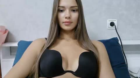 Nika online show from 06/03/26, 05:51