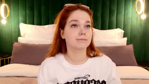 Snapshot of nikaflowers chatting on 03/05/26, 03:24 Nika online show from 03/05/26, 03:24