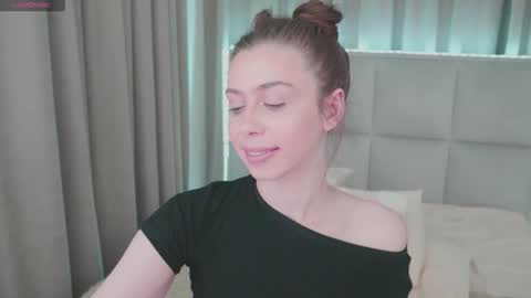 Snapshot of nikaletta chatting on 05/16/26, 01:02 Nika online show from 05/16/26, 01:02