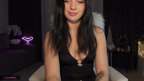 Snapshot of nikamioo chatting on 01/06/25, 07:35 Nika online show from 01/06/25, 07:35