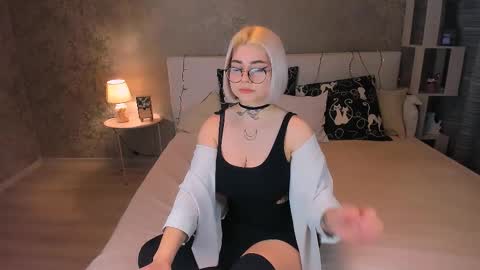 Snapshot of nikarocks chatting on 01/24/25, 05:42 nikarocks online show from 01/24/25, 05:42