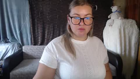 Snapshot of nikaskylink chatting on 10/07/25, 06:10 Nika online show from 10/07/25, 06:10