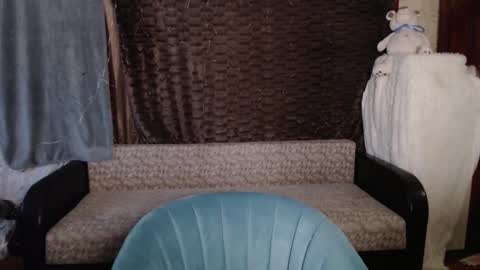 Snapshot of nikaskylink chatting on 10/13/25, 03:39 Nika online show from 10/13/25, 03:39