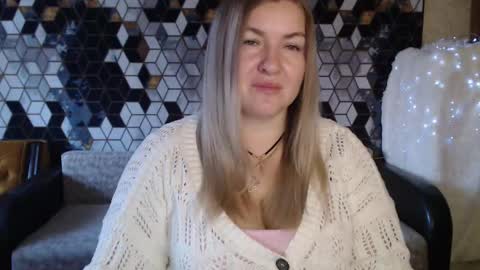 Snapshot of nikaskylink chatting on 12/15/25, 05:12 Nika online show from 12/15/25, 05:12