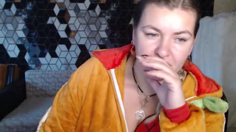 Snapshot of nikaskylink chatting on 12/16/25, 05:01 Nika online show from 12/16/25, 05:01