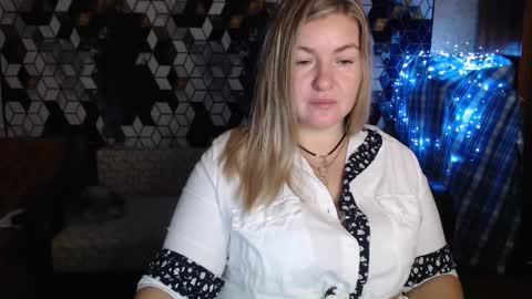 Snapshot of nikaskylink chatting on 12/19/25, 08:16 Nika online show from 12/19/25, 08:16