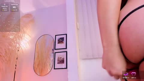 Snapshot of nikavelvet chatting on 10/12/25, 01:15 NIKA online show from 10/12/25, 01:15