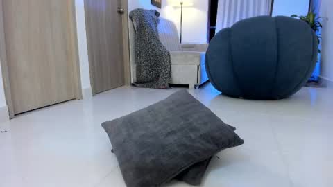 Snapshot of nikavelvet chatting on 06/11/26, 12:43 NIKA online show from 06/11/26, 12:43