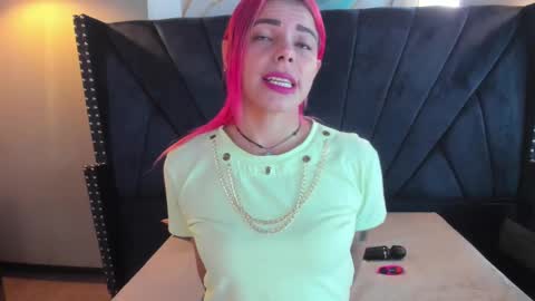 niki online show from 09/30/25, 03:55