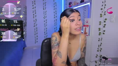 Snapshot of nikibryce_ chatting on 07/11/26, 02:25 Niki online show from 07/11/26, 02:25