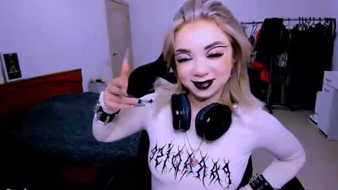 Snapshot of nikigoddesss chatting on 04/07/26, 04:13 nikigoddesss online show from 04/07/26, 04:13