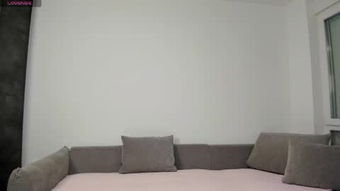 Snapshot of nikiikmoon chatting on 04/21/26, 11:27 Nicole online show from 04/21/26, 11:27