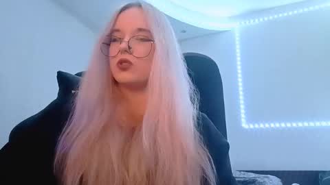 Snapshot of nikitamobbs chatting on 11/10/25, 10:14 Trax online show from 11/10/25, 10:14