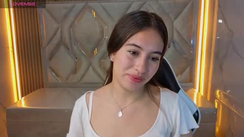 Snapshot of nikka_tx chatting on 03/08/26, 12:53 Online 2200 to 600 online show from 03/08/26, 12:53