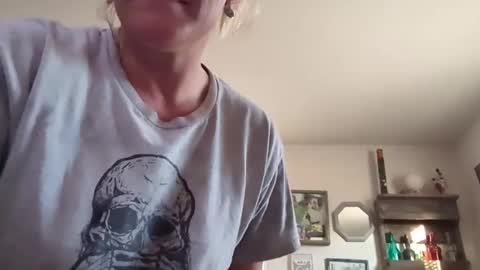 nikki32313 online show from 09/28/25, 10:04