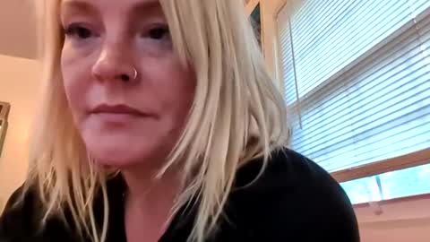 Snapshot of nikki32313 chatting on 05/01/26, 10:42 nikki32313 online show from 05/01/26, 10:42