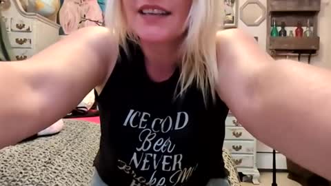 Snapshot of nikki32313 chatting on 05/06/26, 03:13 nikki32313 online show from 05/06/26, 03:13