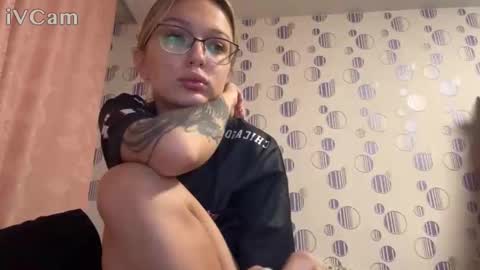 Nikki online show from 10/19/25, 03:12
