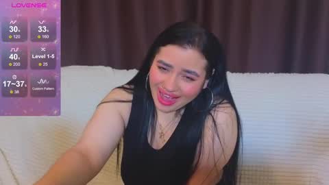 Snapshot of nikki_kardashian chatting on 02/01/25, 02:26 Nikki Kardashian online show from 02/01/25, 02:26