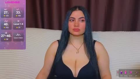 Snapshot of nikki_kardashian chatting on 02/25/25, 10:39 Nikki Kardashian online show from 02/25/25, 10:39