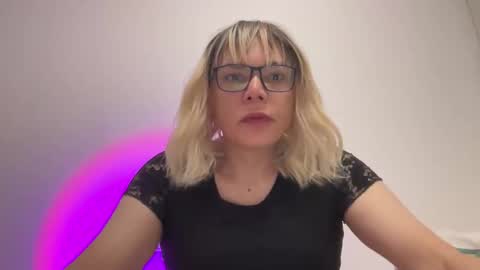 nikki_trans_fun online show from 05/19/26, 07:15