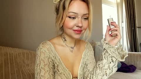 nicolette online show from 12/21/24, 10:06