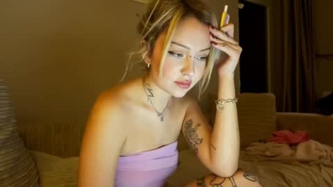 nicolette online show from 12/24/24, 06:17