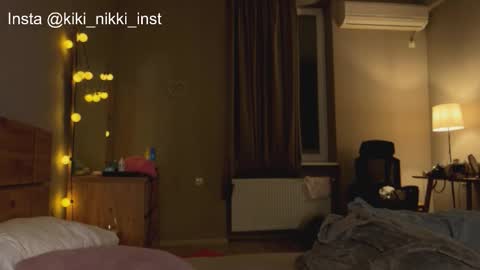 nicolette online show from 11/30/25, 04:11