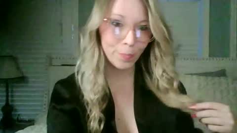 nikkib653466 online show from 02/03/26, 11:32