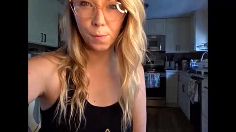 nikkib653466 online show from 05/21/26, 05:09