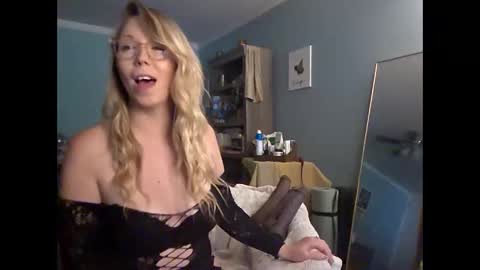 nikkib653466 online show from 05/29/26, 06:50