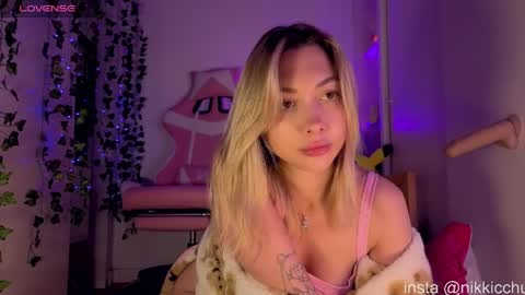 Snapshot of nikkicchu chatting on 04/04/26, 07:17 Online fr-mn 1 am NY time online show from 04/04/26, 07:17