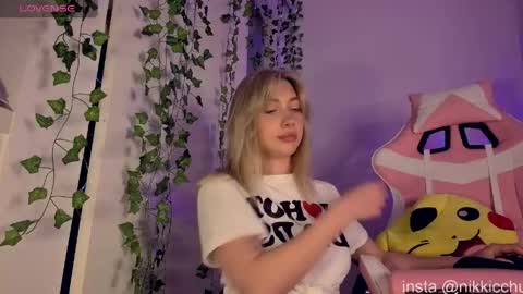 Snapshot of nikkicchu chatting on 04/19/26, 05:51 Online fr-mn 1 am NY time online show from 04/19/26, 05:51