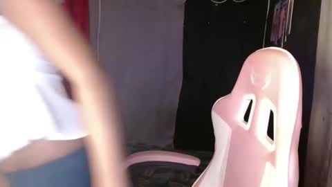 Snapshot of nikkie_dragon chatting on 01/12/25, 09:19 nikkie online show from 01/12/25, 09:19