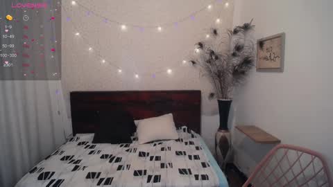 Snapshot of nikkiemilky chatting on 01/11/25, 04:38 NikkieMilky online show from 01/11/25, 04:38