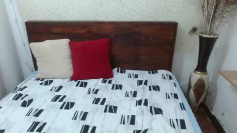 Snapshot of nikkiemilky chatting on 02/28/25, 05:26 NikkieMilky online show from 02/28/25, 05:26