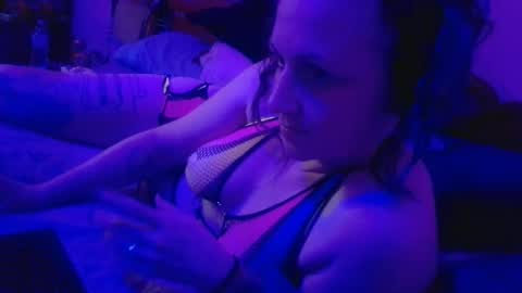 Snapshot of nikkietwotimes420 chatting on 09/19/25, 01:29 Nikkie online show from 09/19/25, 01:29