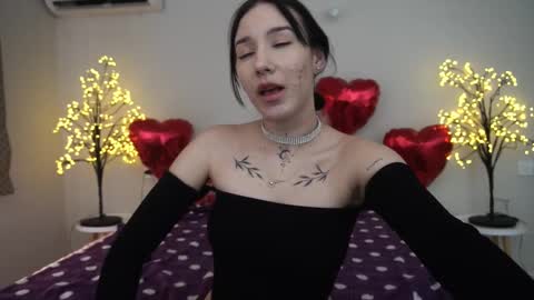 Snapshot of nikkigoldx chatting on 02/26/25, 02:14 Nikki online show from 02/26/25, 02:14