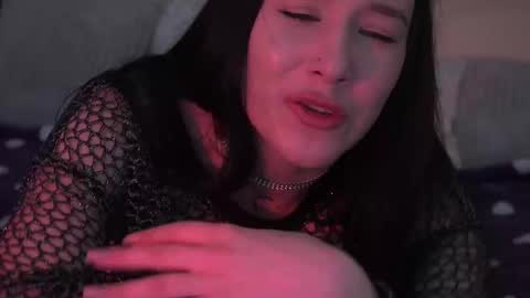 Snapshot of nikkigoldx chatting on 03/12/25, 02:41 Nikki online show from 03/12/25, 02:41