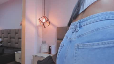 Nikki  online show from 10/01/25, 04:18