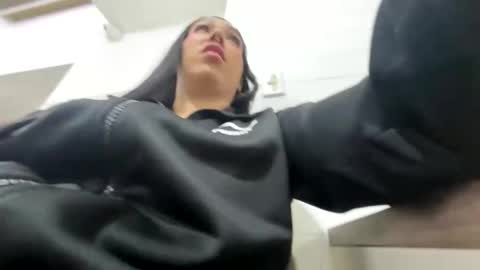 Snapshot of nikkii_vegaa chatting on 11/14/25, 03:05 Nikki online show from 11/14/25, 03:05