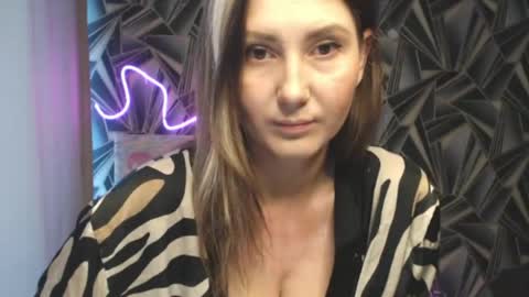 Snapshot of nikkikiss___ chatting on 05/20/26, 12:28 nikkikiss___ online show from 05/20/26, 12:28
