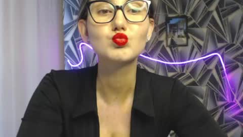 Snapshot of nikkikiss___ chatting on 05/26/26, 01:34 nikkikiss___ online show from 05/26/26, 01:34