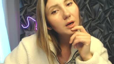 nikkikiss___ online show from 06/19/26, 01:32